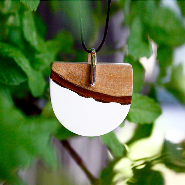 Bronte pendant