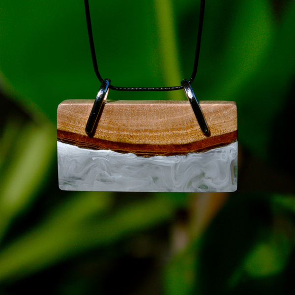 Lily pendant in white
