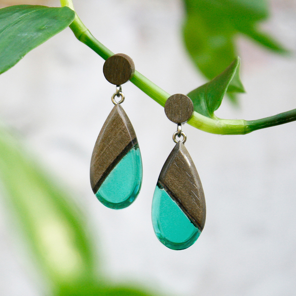 Greywood dangle earrings in emerald green