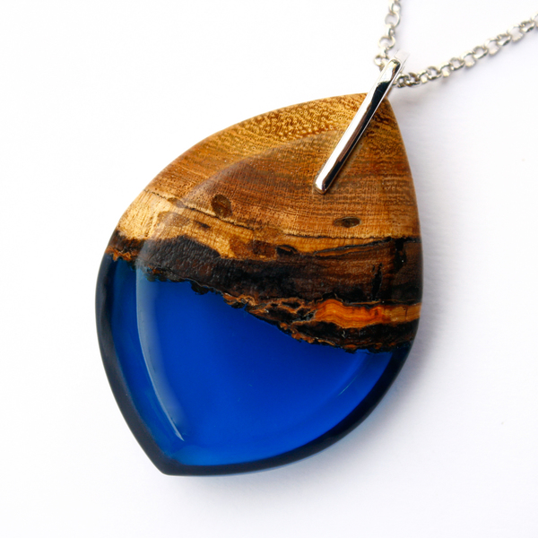Leaf jackfruit pendant in navy blue